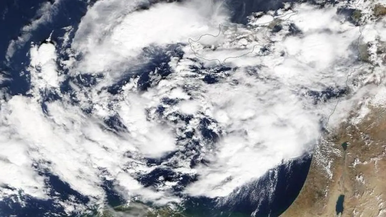 توقعات الطقس: استمرار سقوط الأمطار وانخفاض درجات الحرارة في الأيام المقبلة